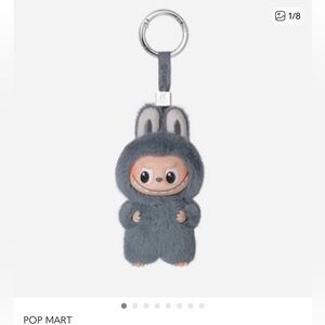 Labubu pin for love (letter W)